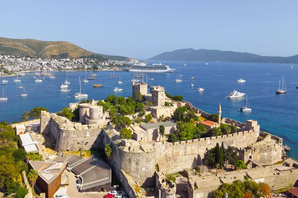 Bodrum Kalesi ve limanın havadan görünümü